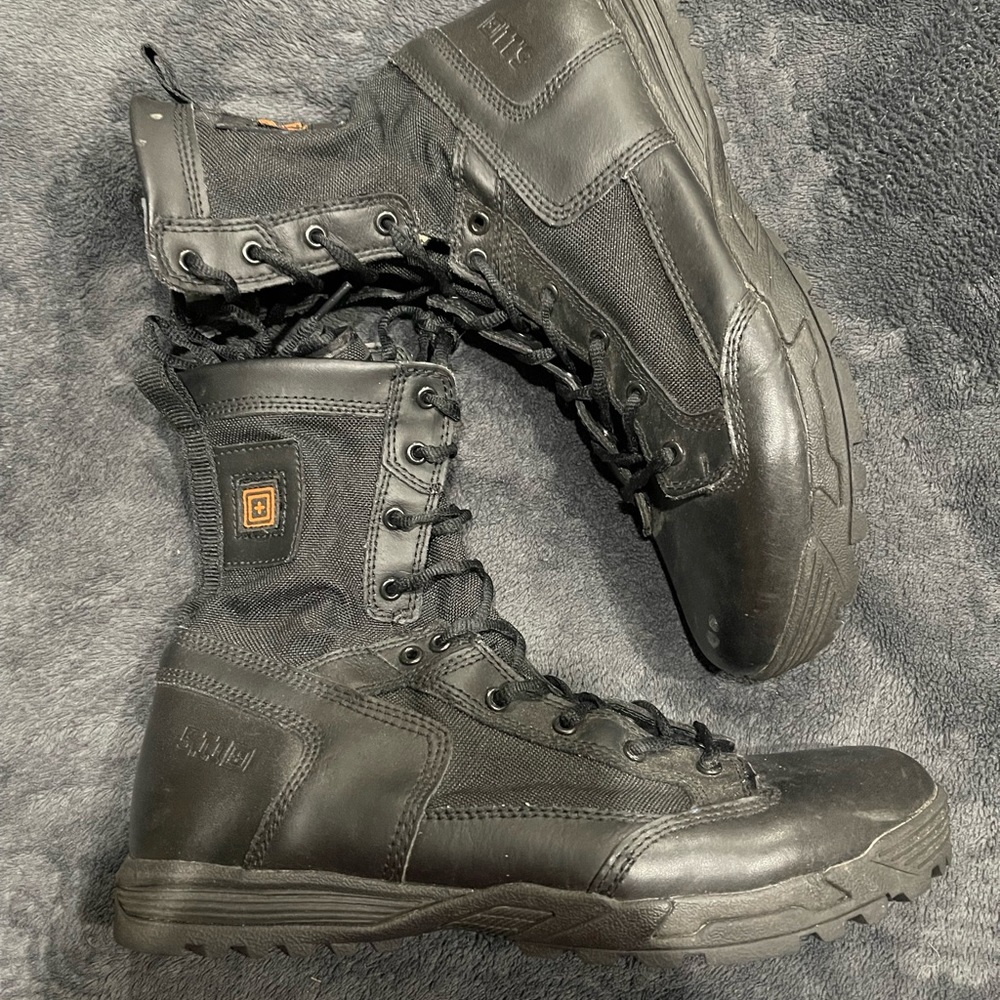 Men’s black 5.11 lightweight tactical boots size 12